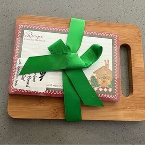 Bamboo Cutting Board with Recipe Card Set - Green Ribbon